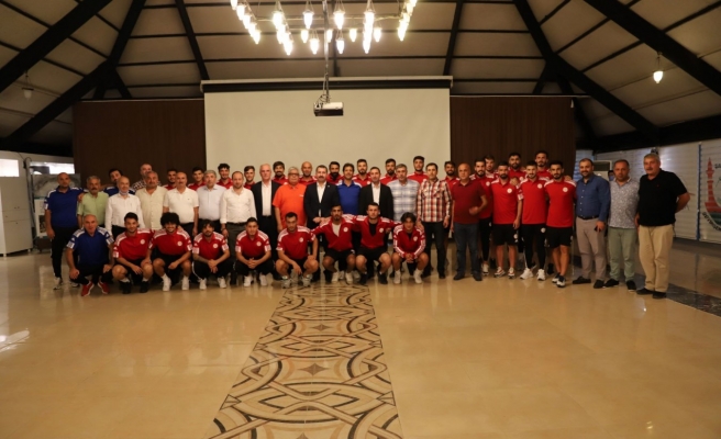 Baydilli, futbolcularla yemekte buluştu