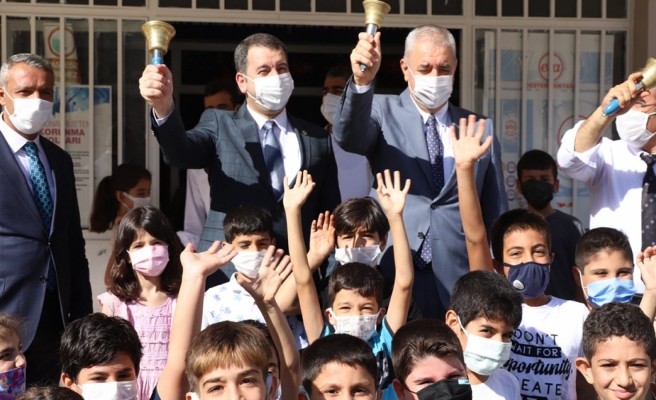  Baydilli, yeni sezonda öğrencilere başarı diledi