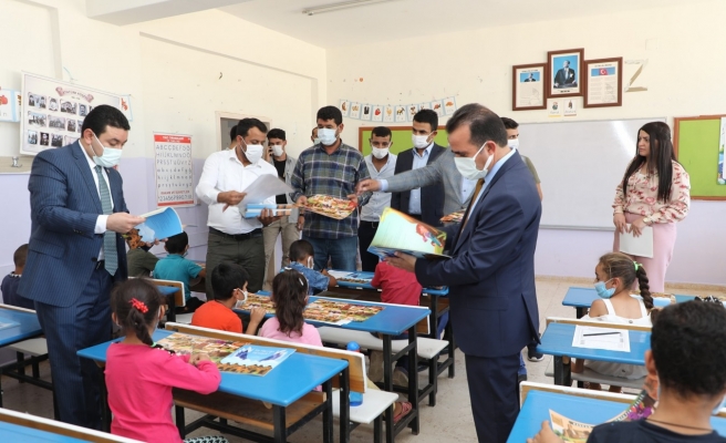 Özyavuz'dan miniklere ilk gün hediyesi