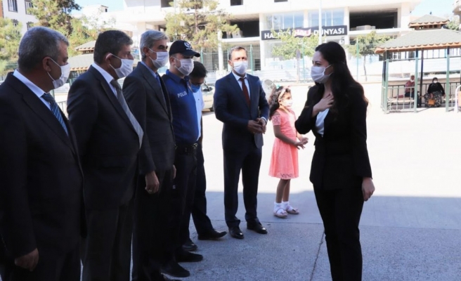 Halfeti’nin ilk, Urfa’nın tek kadın kaymakamı göreve başladı