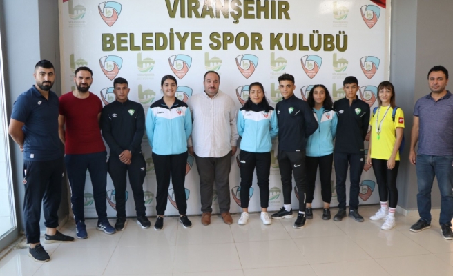 Ekinci’den derece yapan öğrencilere ziyaret