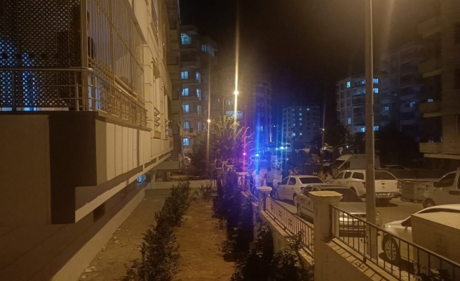 Urfa'da madde bağımlısı genç annesini rehin aldı!