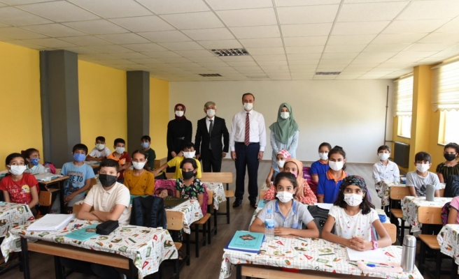 Vali Erin, UEFA Çocuklar Vakfı’nın çalışmalarını inceledi