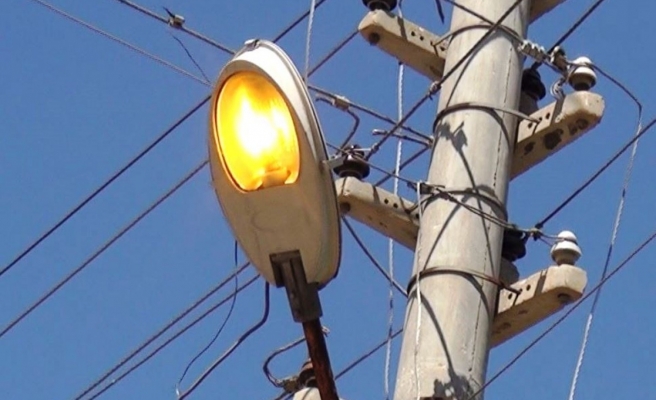DEDAŞ gündüz vakti sokak ışıklarını yaktı!