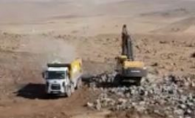 İş makinesinin sesinden ders işleyemediler 