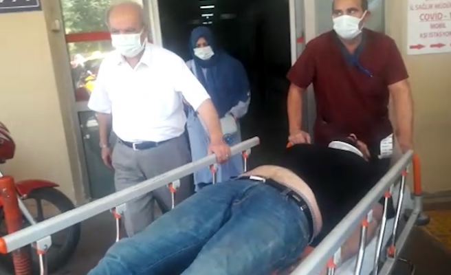 Motosiklet orta refüje çarptı