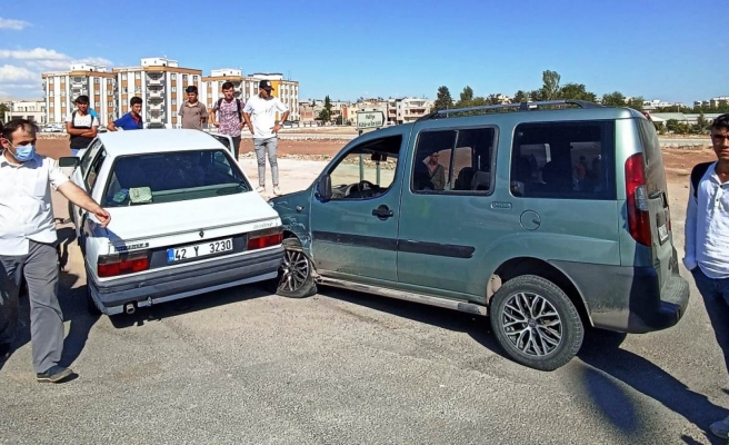 Şanlıurfa'da otomobil ile kamyonet çarpıştı