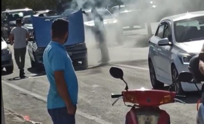 Şanlıurfa'da seyir halindeki araç bir anda alev aldı