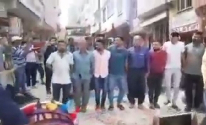 Urfalılardan asfalt yola davullu zurnalı kutlama!