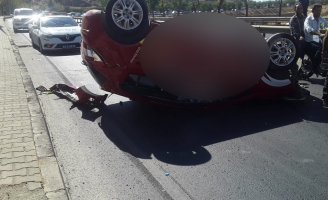 Takla atan araçtan burunları bile kanamadan çıktılar!