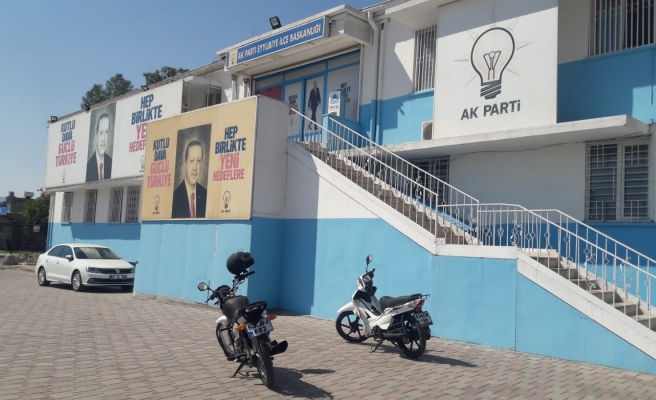 AK Parti Eyyübiye İlçe Başkanlığı önünde kavga: 1 gözaltı