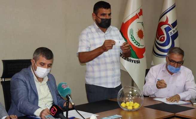 ŞUSKİ’de çalışacak şoförler canlı yayında kurayla belirledi