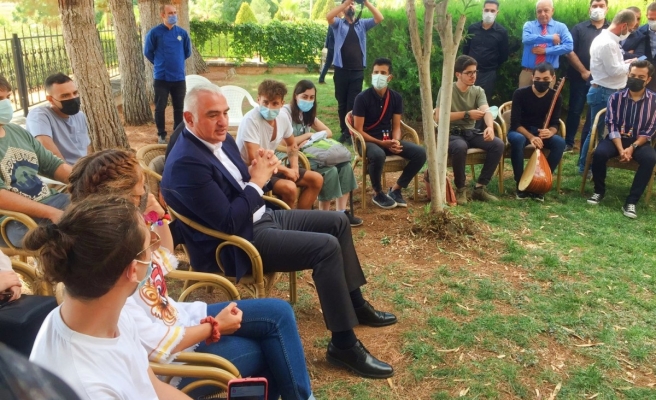 Bakan Ersoy, öğrencilerle buluştu