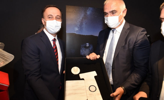 “Light of the Past” Bakan Ersoy’a takdim edildi