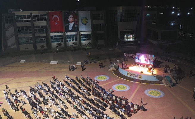 HRÜ'de yeni eğitim-öğretim yılı törenle açıldı