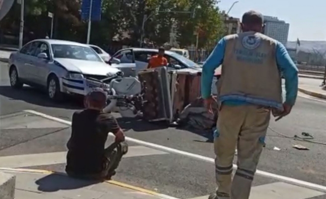 Urfa’da otomobil sepetli motosiklete çarptı!