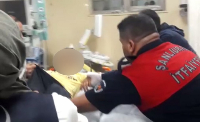 Urfa'da çocuğun kolunu delen demiri itfaiye çıkardı!