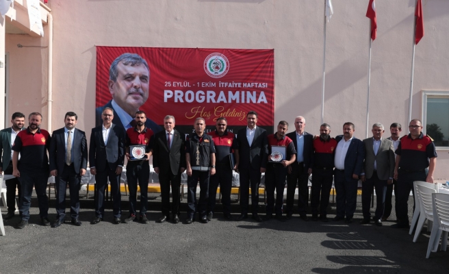 Yangın bölgesinde görev alan personellere teşekkür plaketi