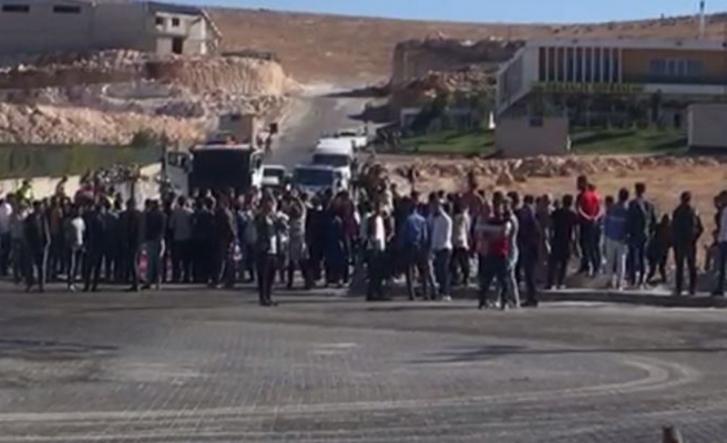 Urfa'da işten çıkarılan işçiler haklarını istiyor!