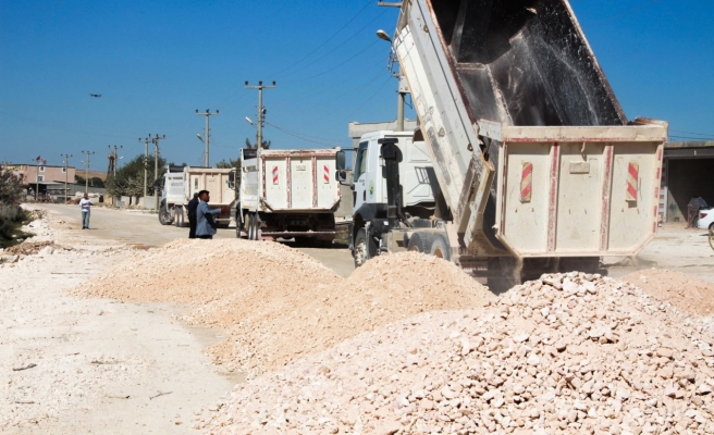 Harran’da 60 mahalleyi birbirine bağlayan yol asfaltlanıyor