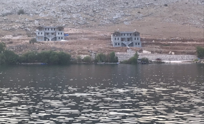 Halfeti’de kaçak yapılar yükseliyor