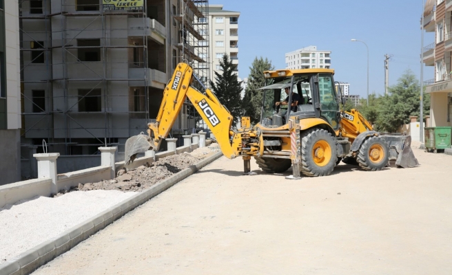 Karaköprü’de yollar kilitli parke taşıyla döşeniyor