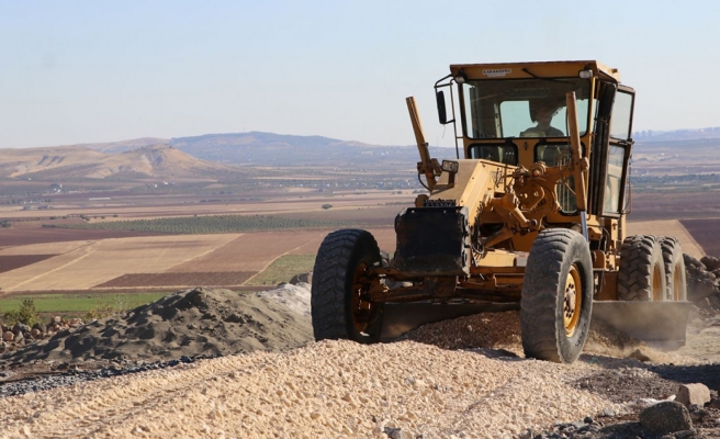 Karaköprü kırsalında köy içi yollar yenileniyor