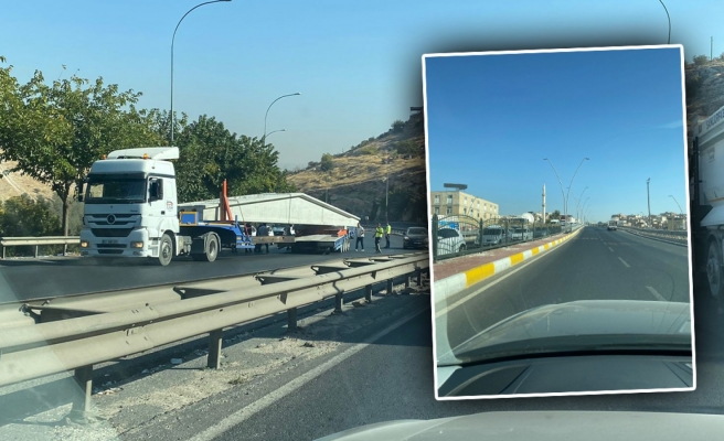 Urfa'da tır kazası trafiği felç etti