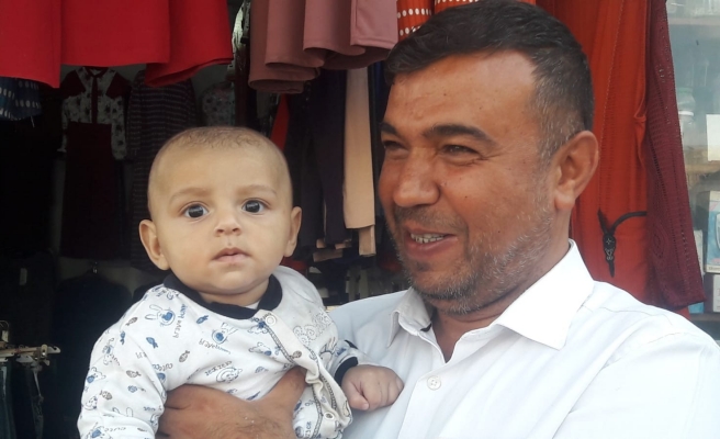 Bebeğin kalbi durdu, yoldan geçen doktor kurtardı