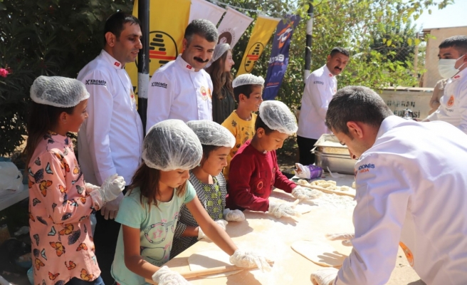 Gönüllü aşçılar Harranlı öğrencileri pizzayla buluşturdu