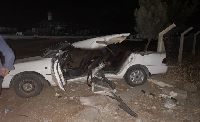 Şanlıurfa'da iş makinesiyle otomobil çarpıştı: 2 ölü, 6 yaralı