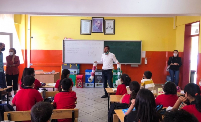 Karaköprü'de öğrencilere geri dönüşümün önemi anlatıldı