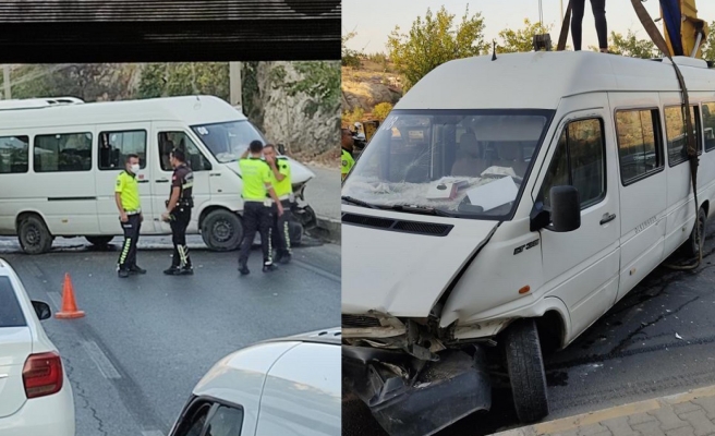 Urfa'da minibüs devrildi trafik felç oldu!
