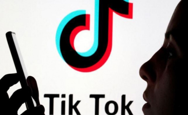 Aşırı TikTok izleme tik yapıyor