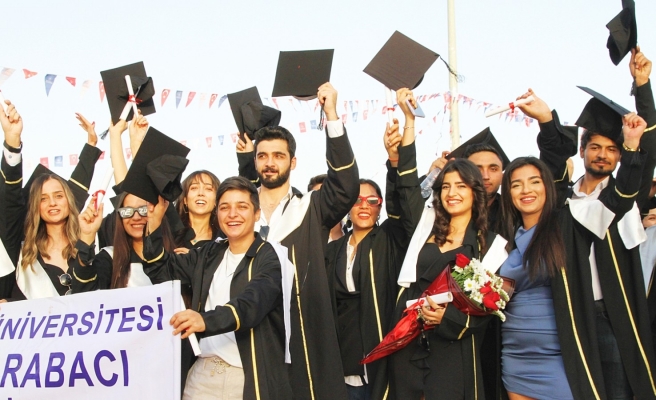 Harran Üniversitesi'nde mezuniyet coşkusu