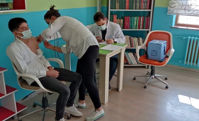 Eyyübiye’de lise öğrencilerine aşı uygulaması