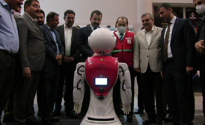 Urfa’da robot “Ada”, türkü eşliğinde döktürdü