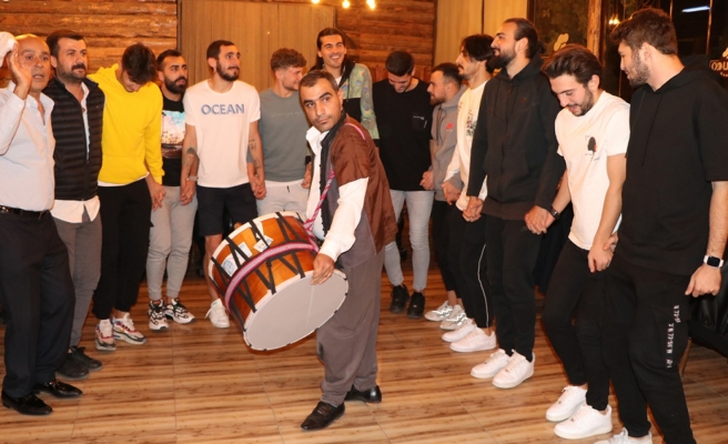 Bu kez sahada değil sıra gecesinde döktürdüler