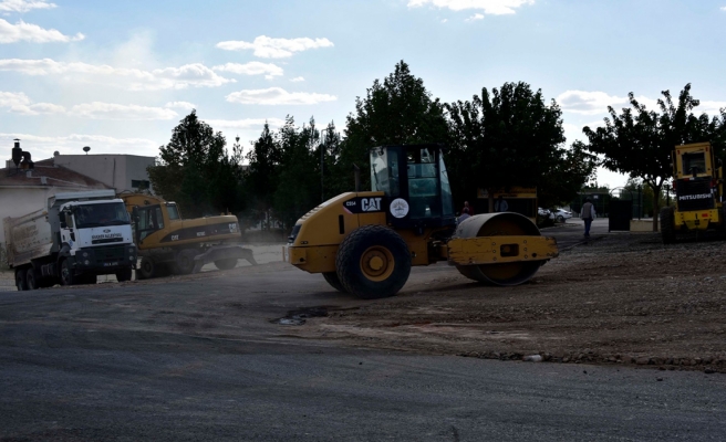 Siverek’te okullar bölgesinde otopark çalışması