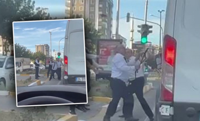 Urfa'da şoförler yol ortasında kavga etti!