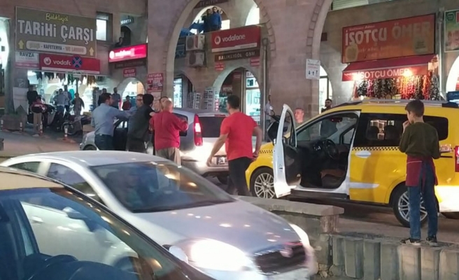 Urfa'da sürücüler arasında yol verme kavgası