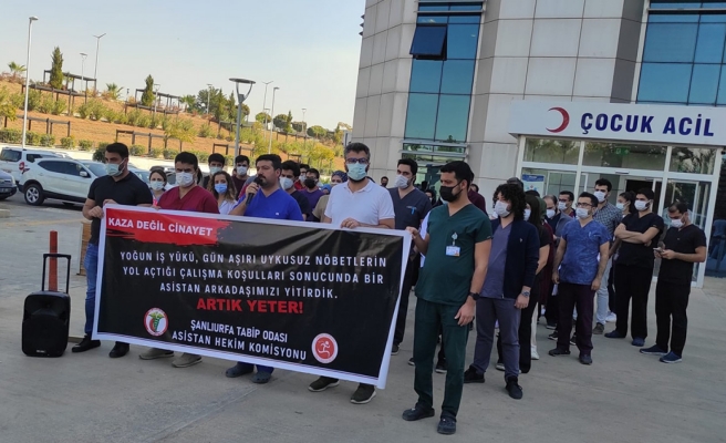 Şanlıurfa’da asistan hekimler Dr. Rümeysa Şen’in ayakta