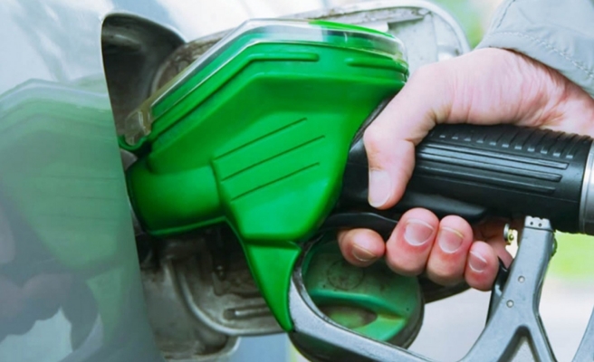 Benzinin litresine 44 kuruş zam!