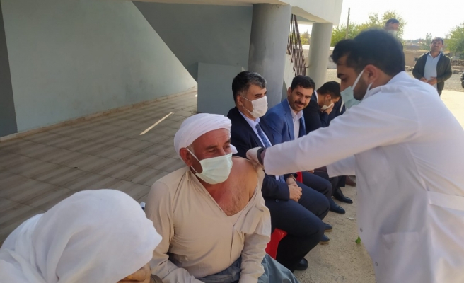 İl Sağlık Müdürü aşılama çalışmaları için Viranşehir'de