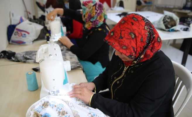 Haliliye'de anneler eğitimde çocuklar kreşte