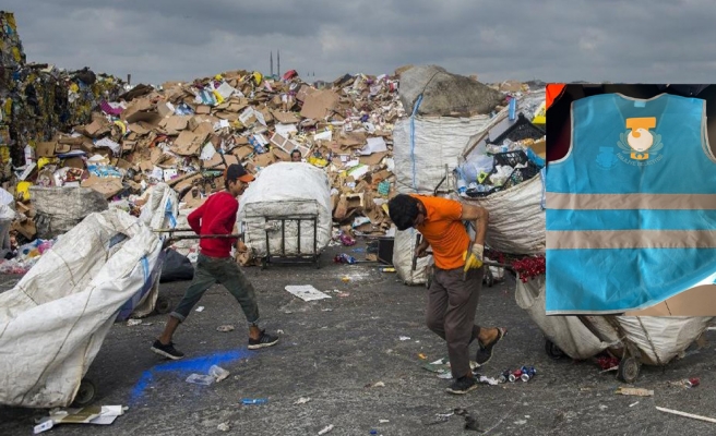 Yaka kartsız ve yeleksiz atık toplayamayacaklar