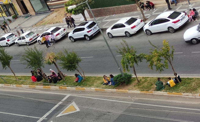 Öğrencilerin orta refüjde tehlikeli yemek arası