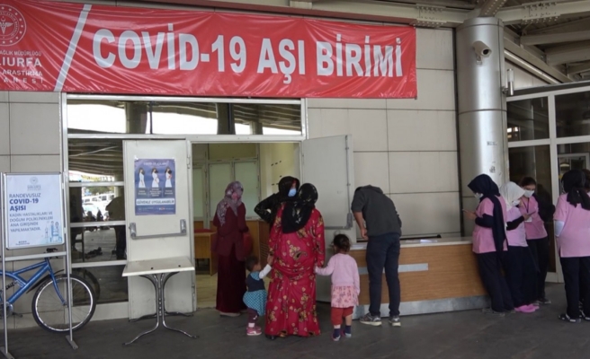 Kadın doğum uzmanından gebelere ve annelere aşı olun çağrısı