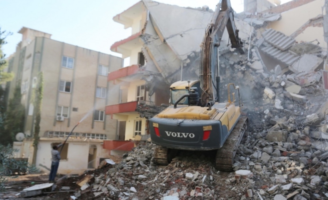 Haliliye’de riskli yapılar yıkılıyor