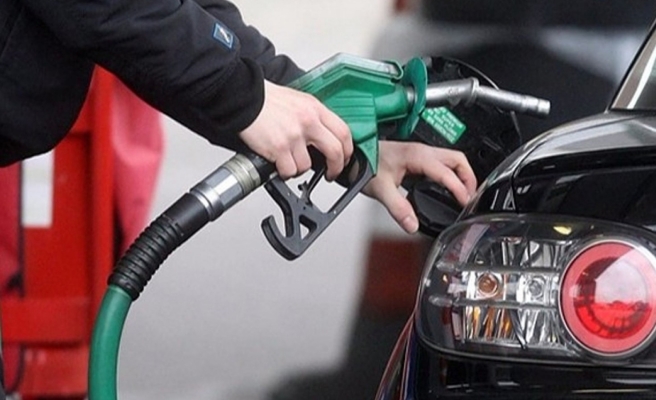 Benzinde bu kez indirim bekleniyor